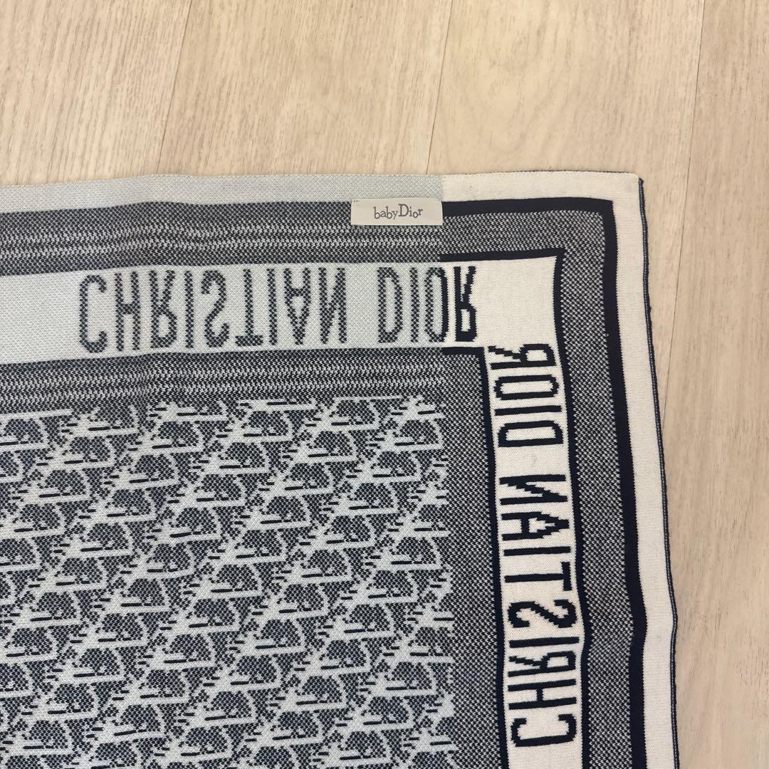 三連休限定値下げ中 CHRISTIAN DIOR ロゴプリント　膝掛け