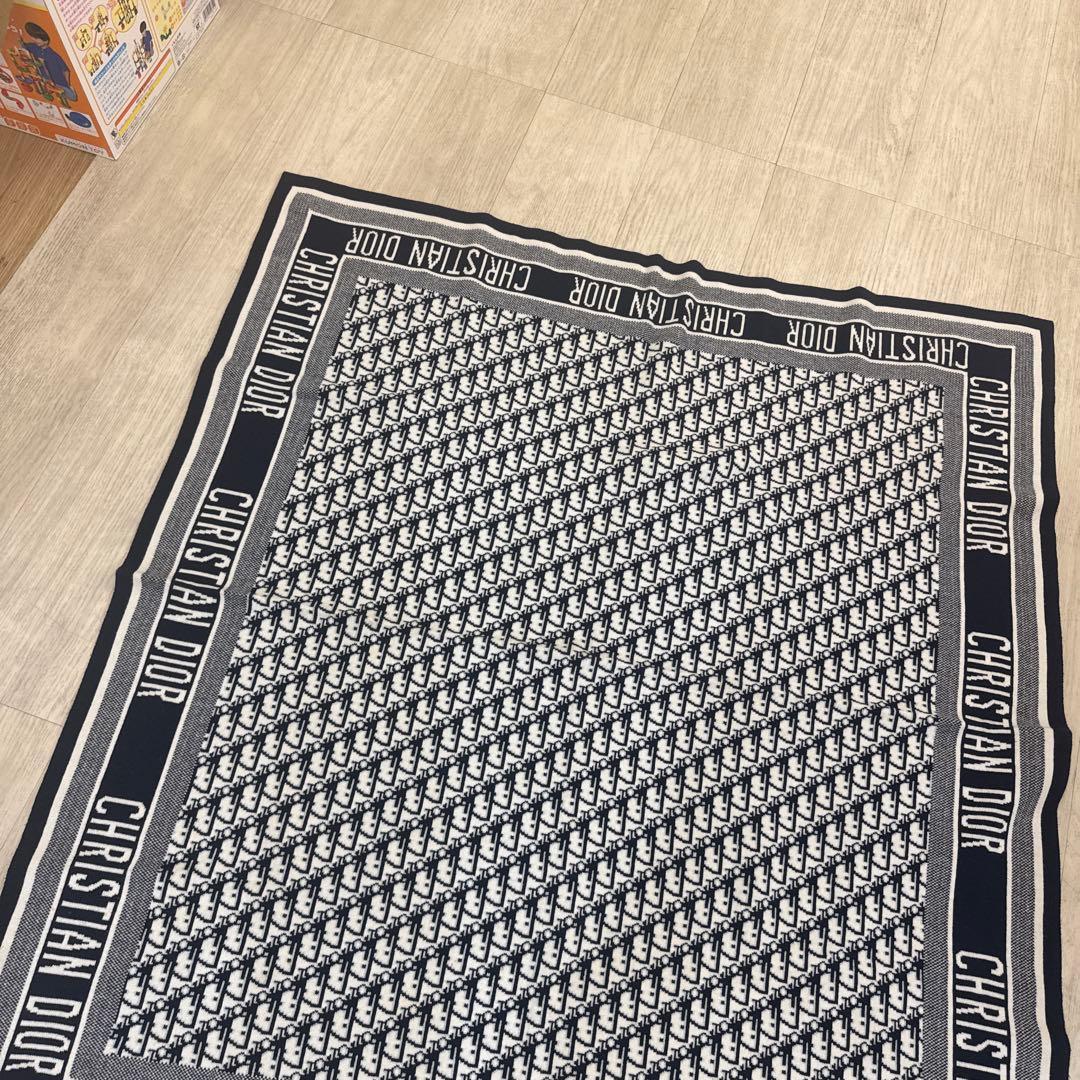 三連休限定値下げ中 CHRISTIAN DIOR ロゴプリント　膝掛け