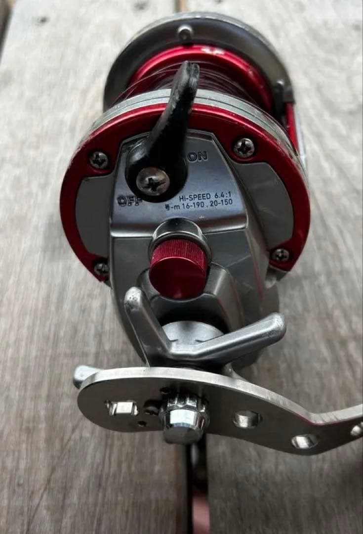 SEALINE 石鯛　40H ベイトリール シルバー/レッド