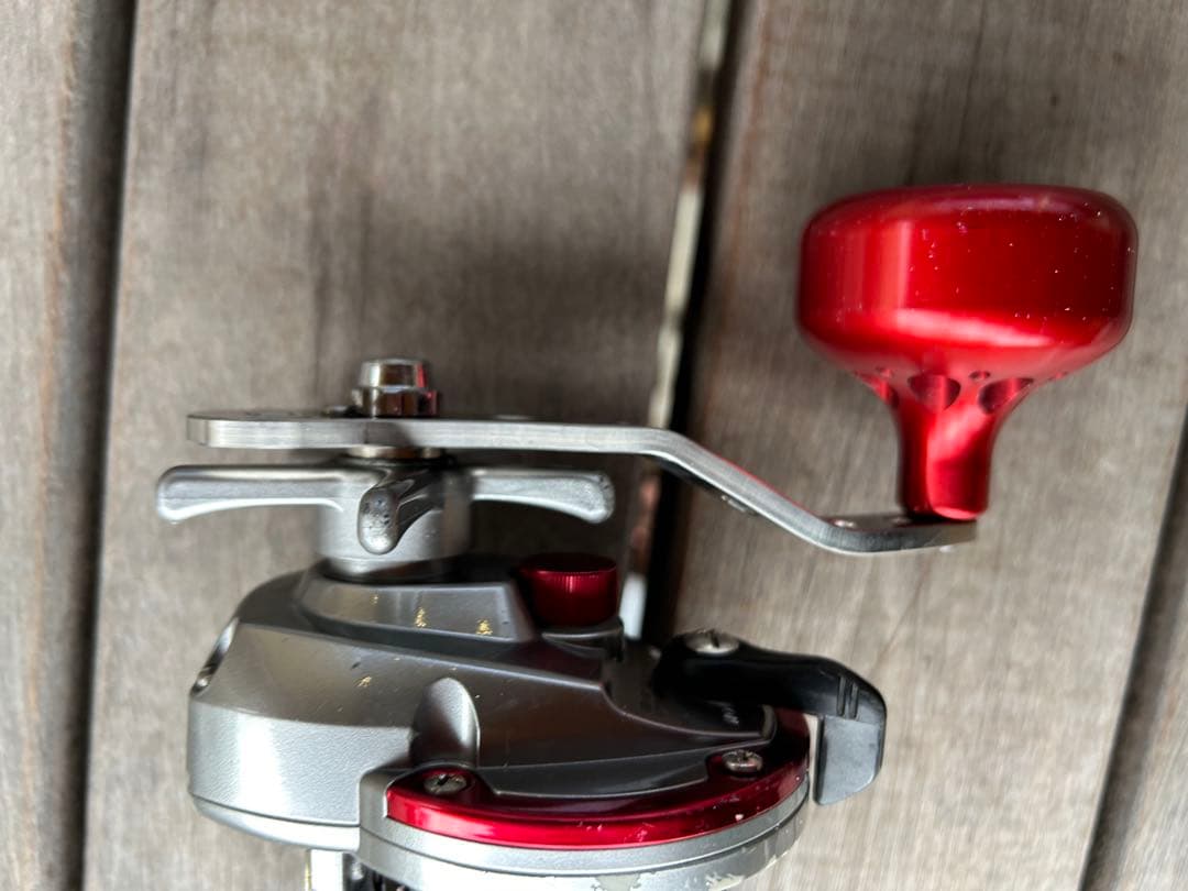 SEALINE 石鯛　40H ベイトリール シルバー/レッド