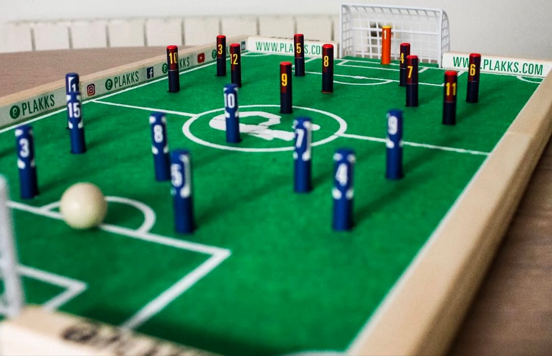 PLAKKS(プラックス)、欧州サッカーテーブルゲーム、木製、スペイン発