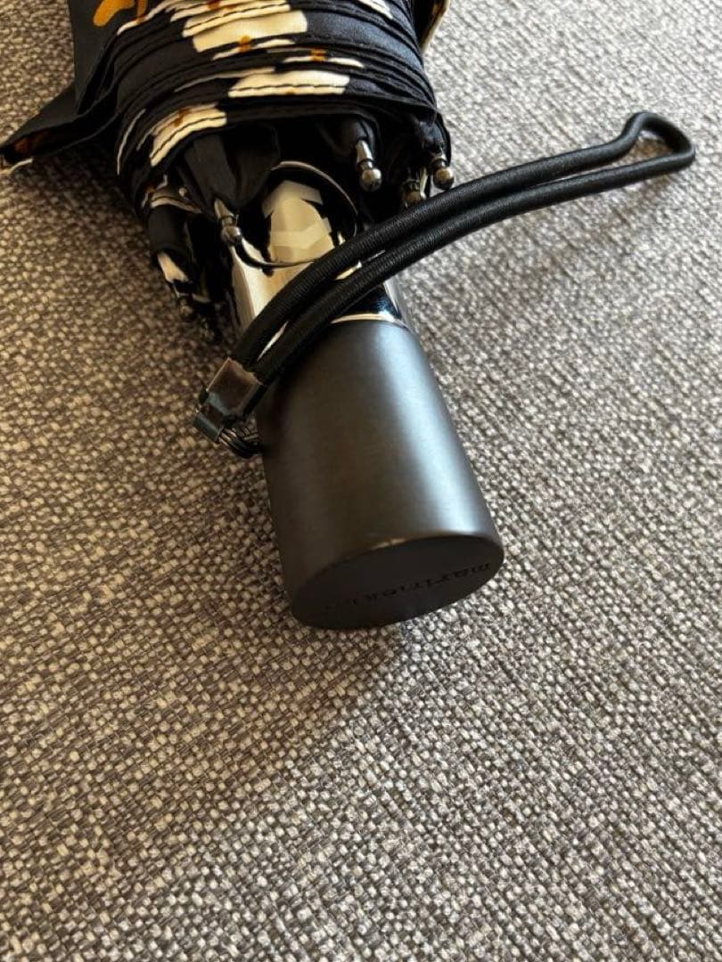 【未使用】マリメッコ　折りたたみ傘　マイヤ・イソラ　omena（りんご）柄　黒