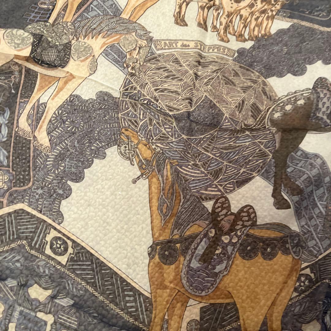 Hermès 動物と幾何学模様のスカーフ m