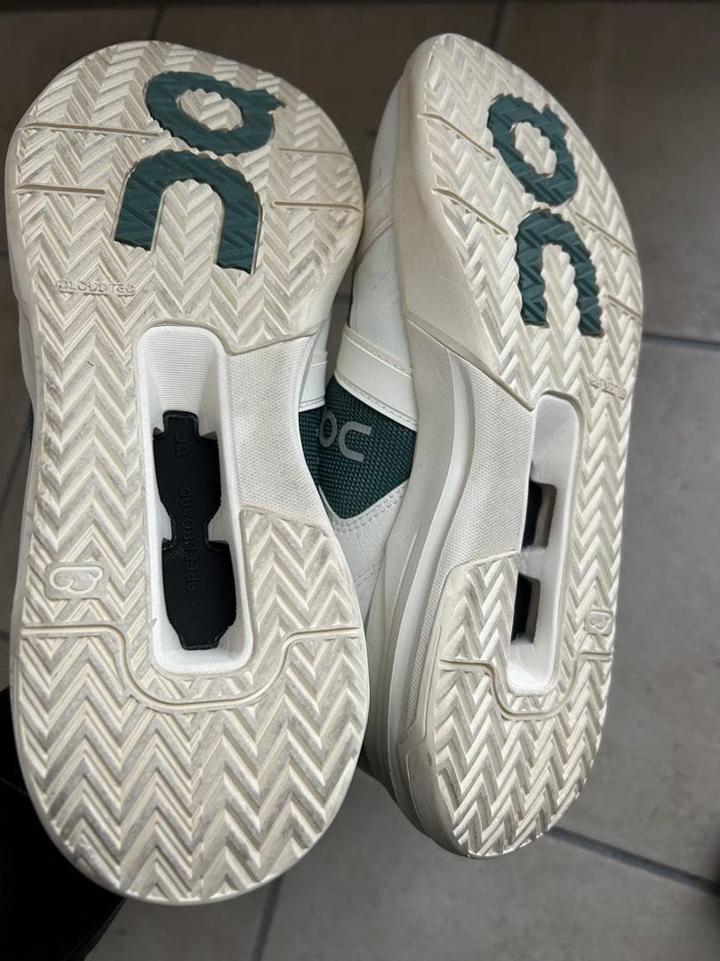 2時間使用　On THE ROGER Clubhouse Pro 25.5cm