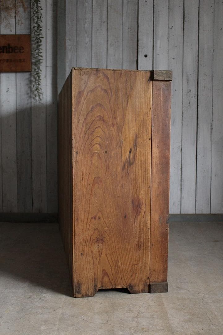 古く味のあるガラス戸棚×木製引き出し5杯