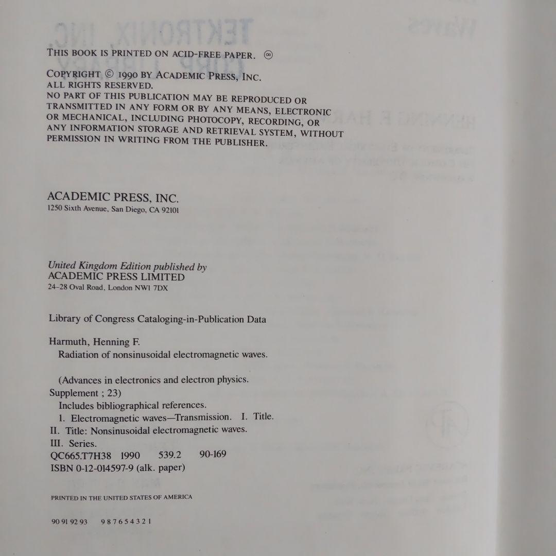 洋書 Radiation of Nonsinusoidal Electromag