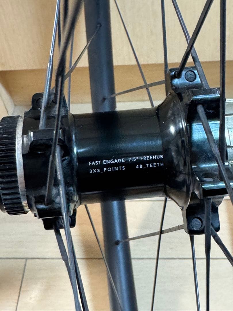 HUNT 35 CARBON AERO DISC 〔アジリスト25c付き〕