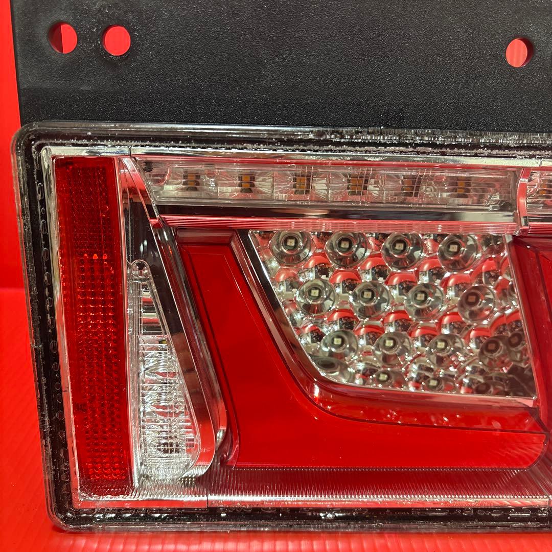 No.74 小糸 3連 車検対応状態 リメイク 新品レンズ 左 （助手席側）