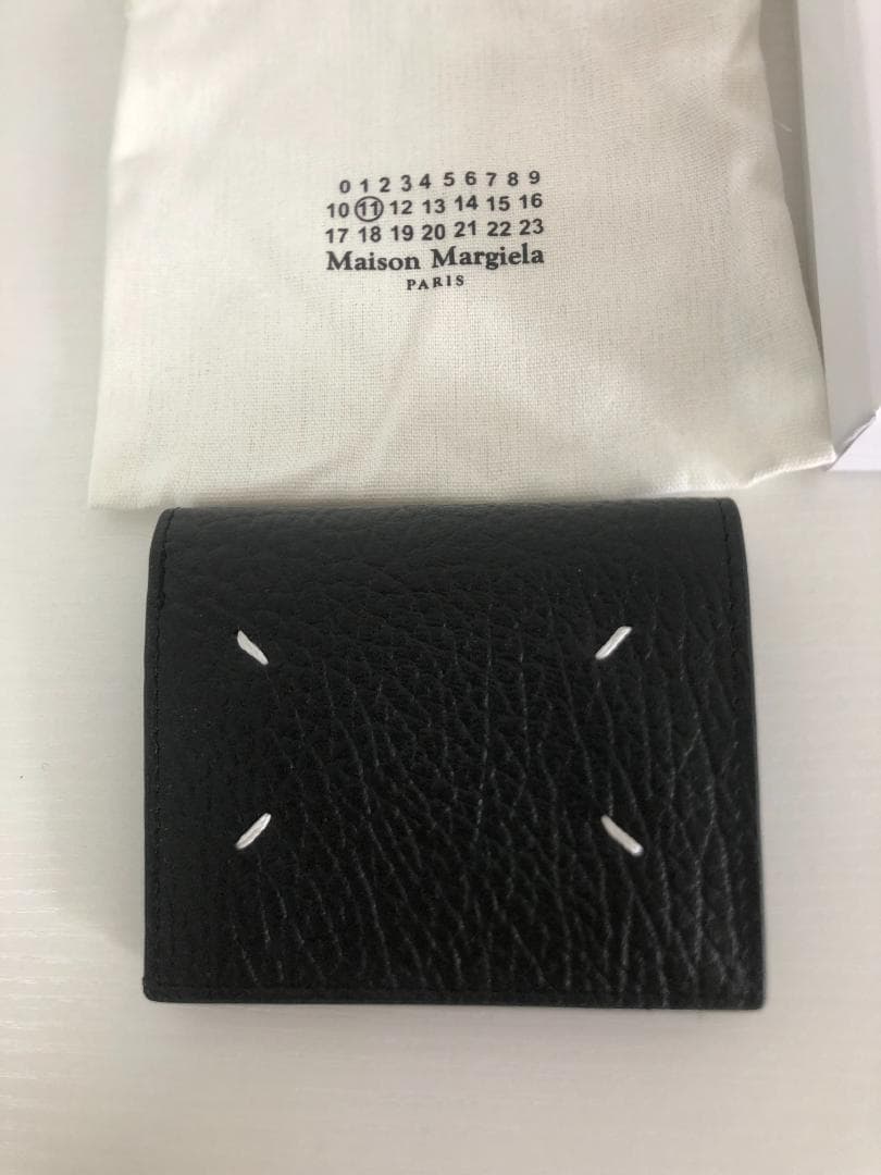 カチューシャ　銀　メタル　ヘアバンド三角経典ロゴ　レディース　ミララ　クリスタル