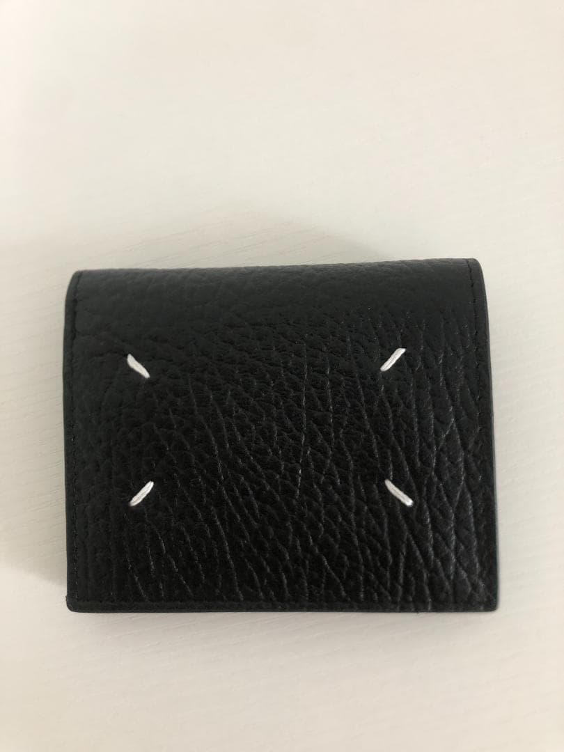 カチューシャ　銀　メタル　ヘアバンド三角経典ロゴ　レディース　ミララ　クリスタル