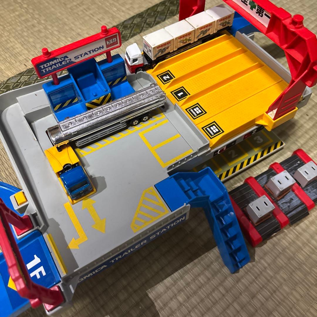 トミカ まとめ売り DXおでかけセット パノラマ バック 警察署 トレーラー