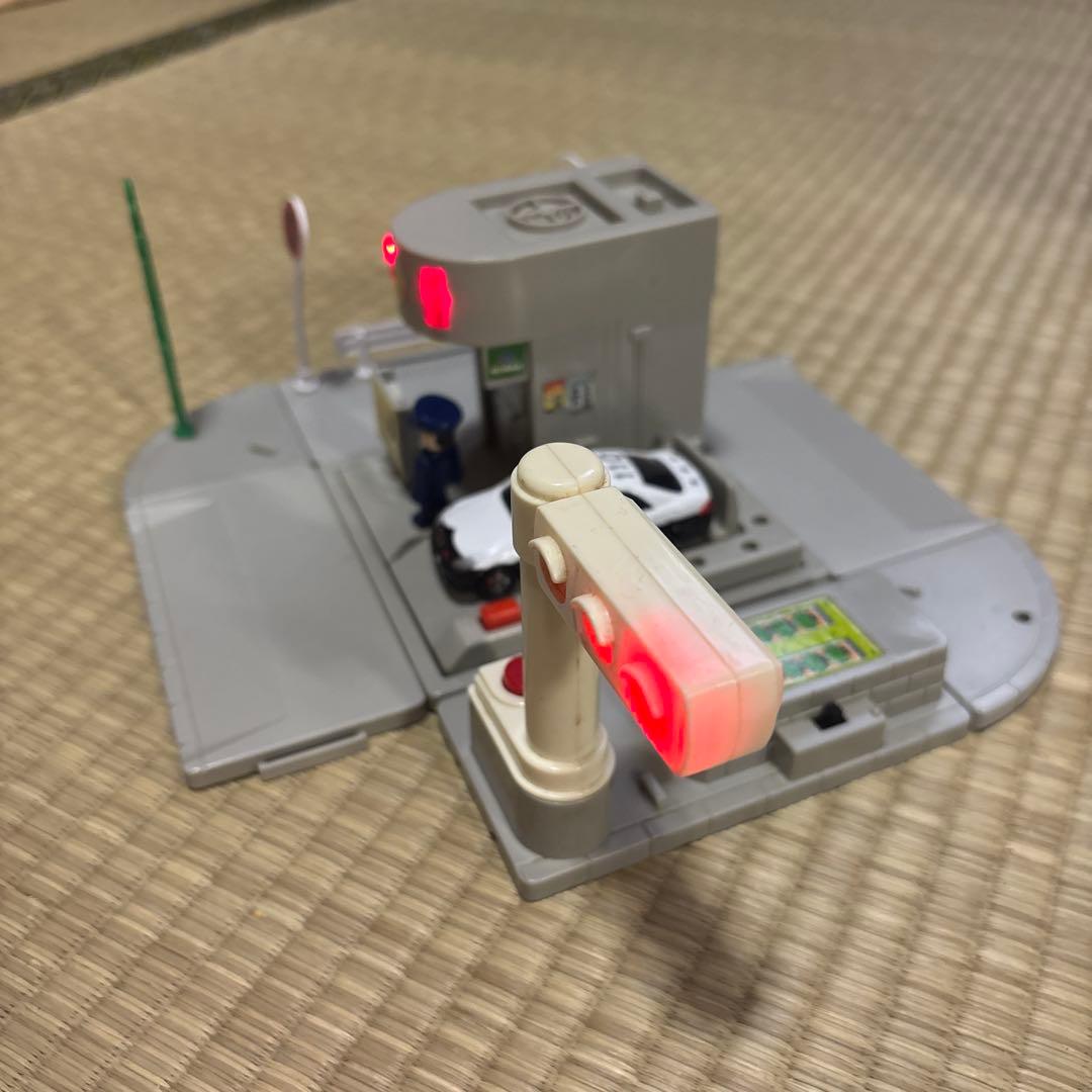 トミカ まとめ売り DXおでかけセット パノラマ バック 警察署 トレーラー