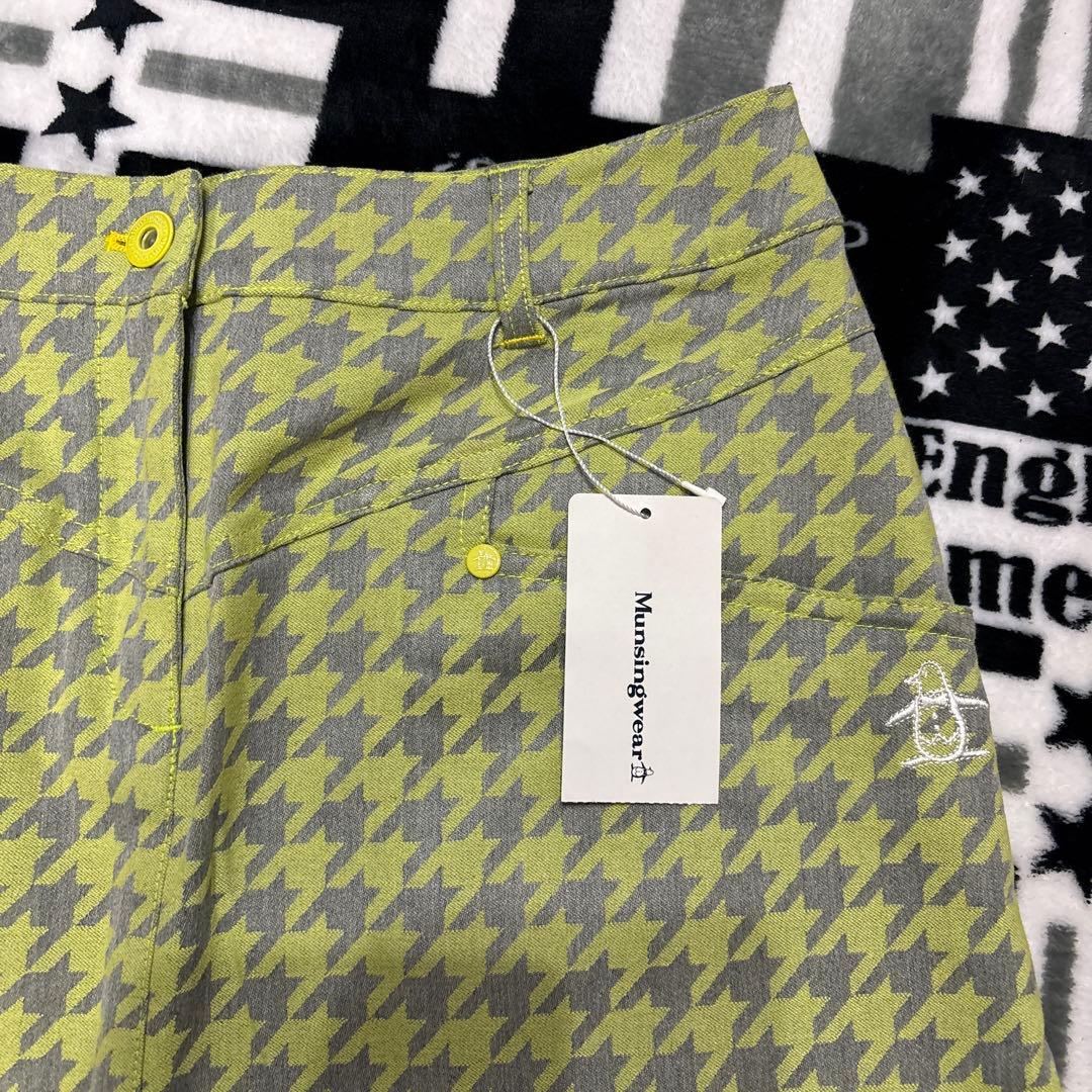 新品タグ付き　マンシング　ゴルフスカート　グリーン系　７号　６４センチ