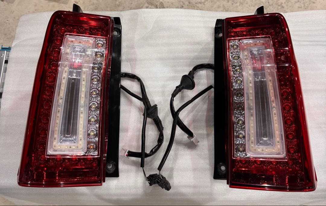 i*o様 LA600 タント タントカスタム テールランプ　クリスタルアイ　TA