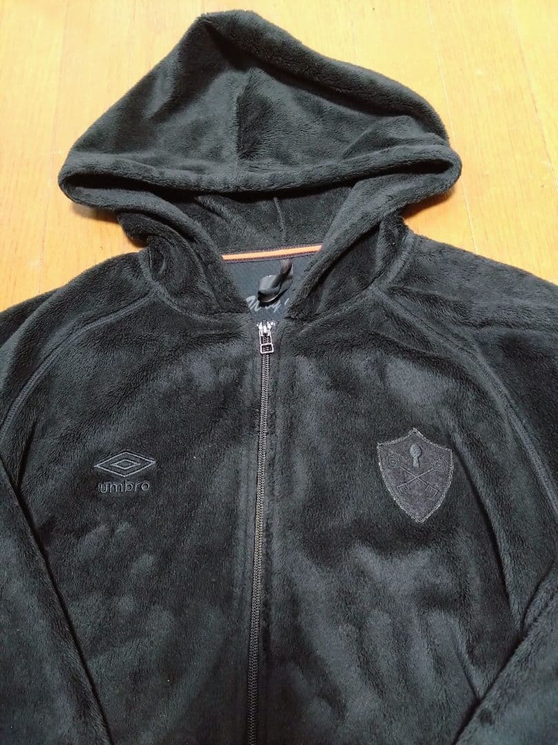 遠藤保仁、オリジナルパーカー(umbro)