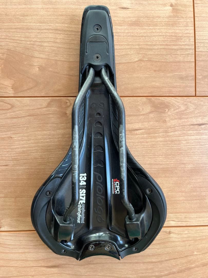 Prologo Nago Evo サドル 134mm CPC