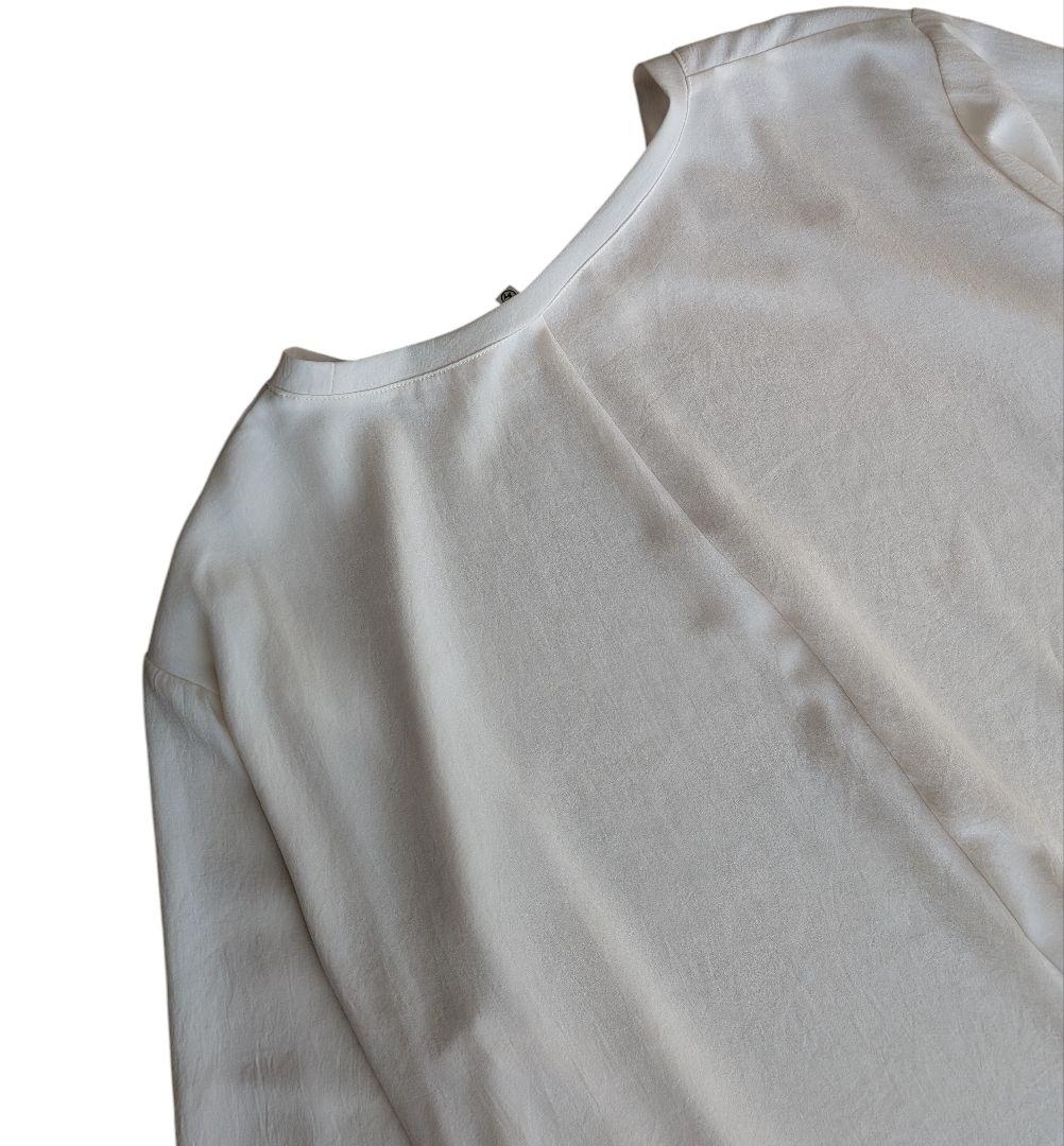 極美品✨️BEARDSLEY　 後ろドレープTブラウス　ホワイト