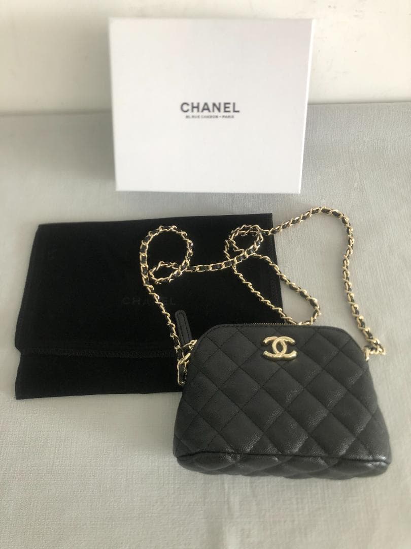 ショルダーバッグ　ノベルディー　可愛い　ゴールドロゴ　レザーバッグ　上品　女性