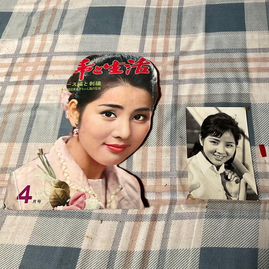 吉永小百合切り抜き集。1965年から1971年頃。【50枚程、折れ、破れ有り】