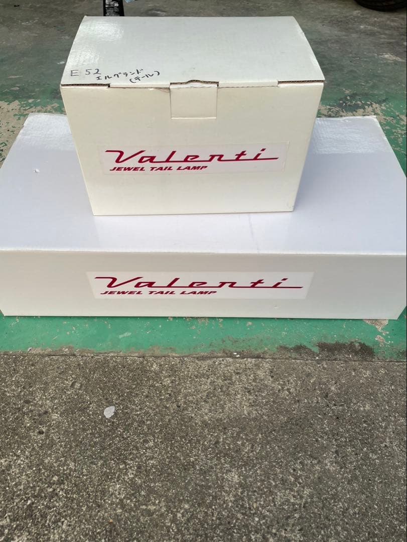 Valentiテールレンズ　E52エルグランド