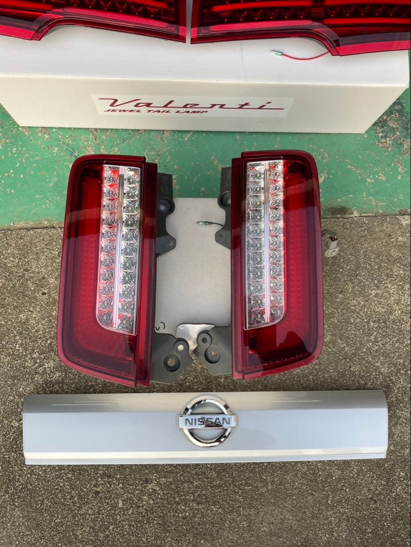 Valentiテールレンズ　E52エルグランド