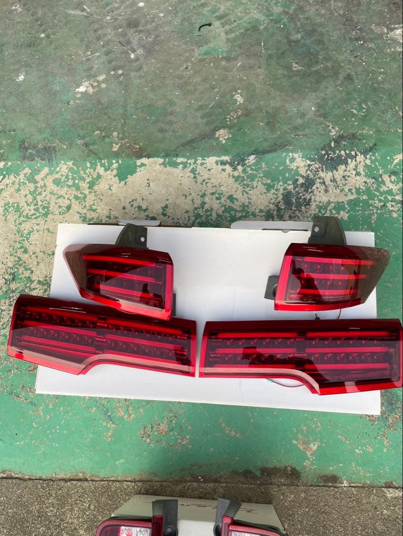 Valentiテールレンズ　E52エルグランド