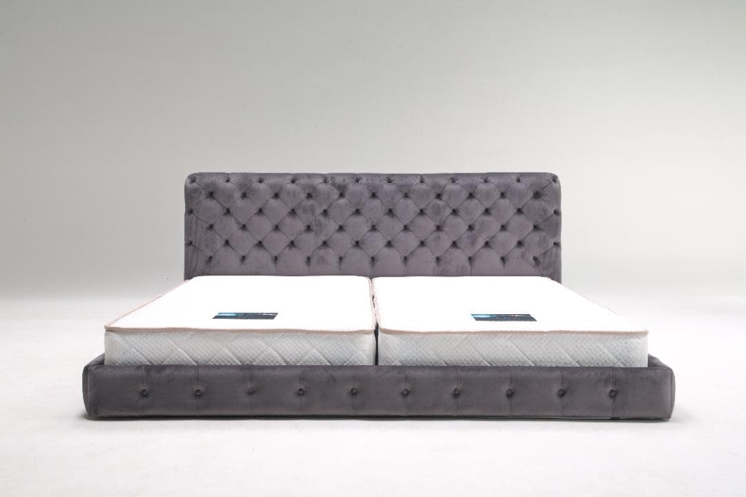 【メルカリ限定価格】チェスターフィールドデザイン！ダブルベッドフレーム