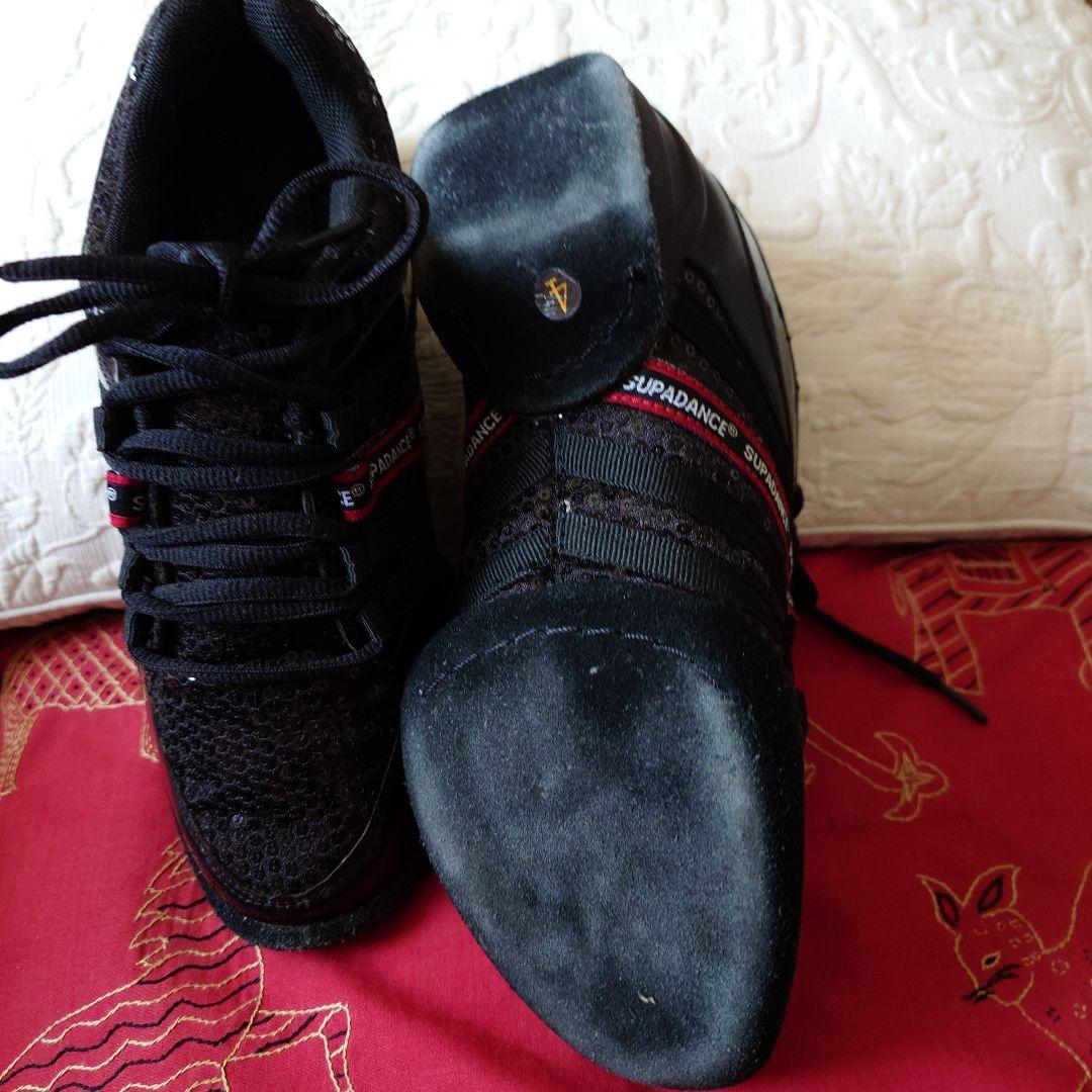 チャコットのジムの室内練習用のシューズ。サイズ23。3Eで厚手のソックス使用可能