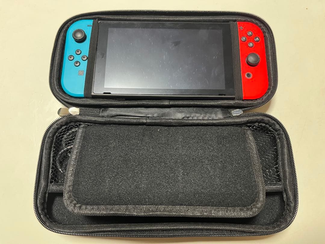 初代Nintendo Switch 本体 青/赤 付属品完備　他社ケース付き