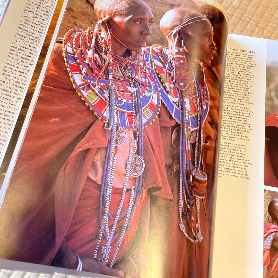 アート・デザイン・音楽 AFRICA ADORNED Angela Fisher