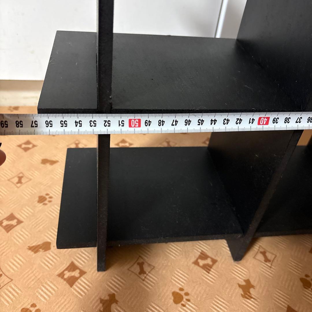 黒の木製オープンシェルフ