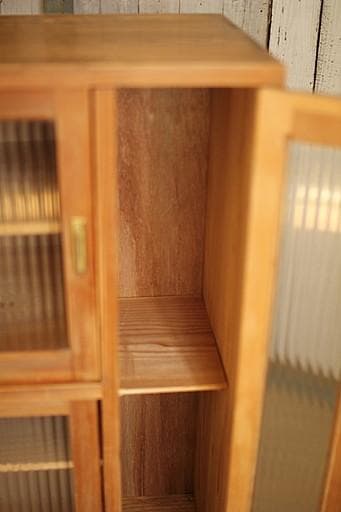 古い木枠のモールガラス戸棚　収納棚　食器棚　本棚　キャビネット　古家具