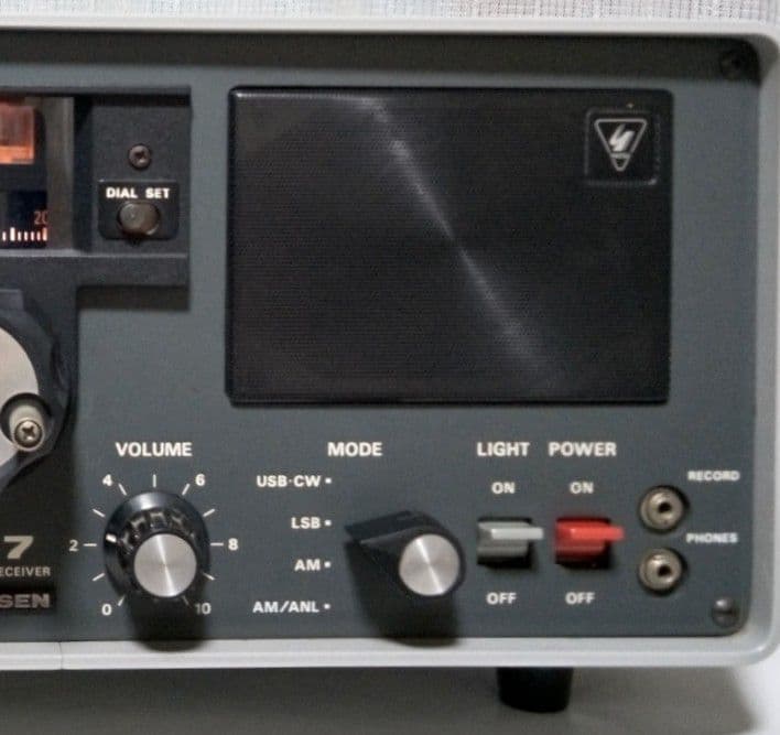 八重州無線　FRG-7　通信受信機 　( 現状動作中古機器扱い )