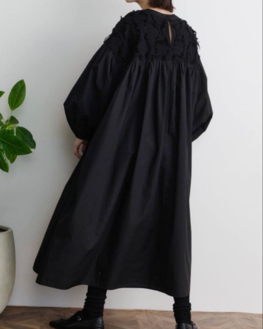 新品未使用タグ付き　Libra Cue フリンジパフスリーブチャーチドレス