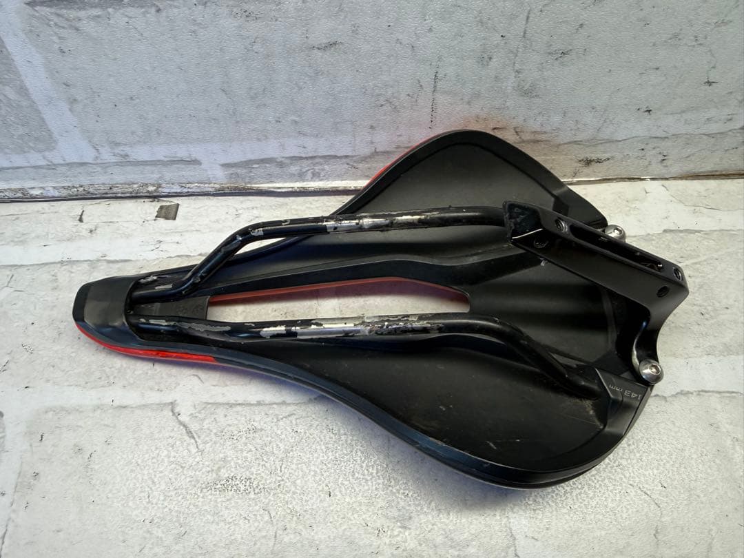 スペシャライズド　パワーサドル　EXPERT エキスパート　143mm