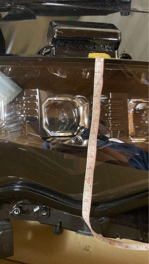 トヨタ　ヴォクシーZRA90W ヘッドライト右