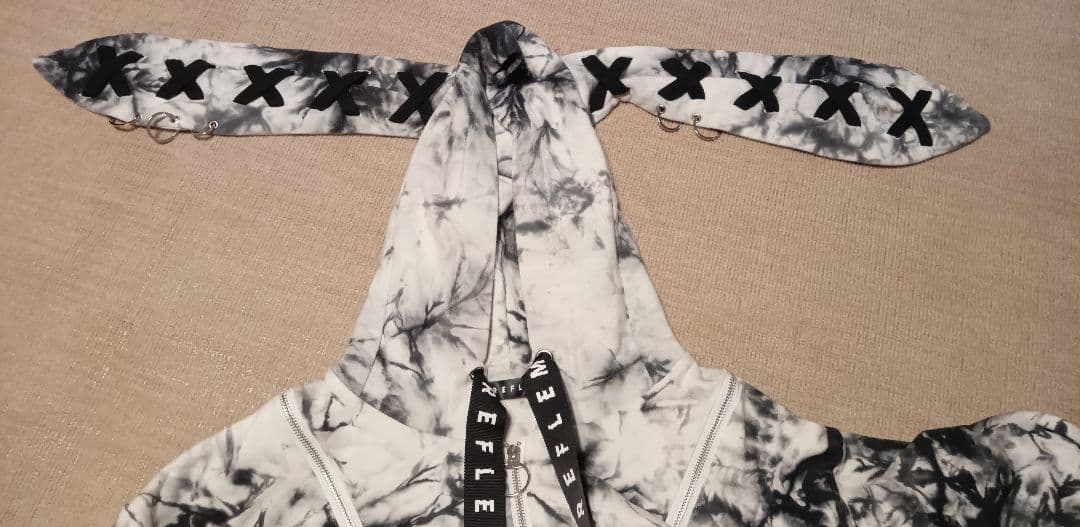 「REFLEM」レフレム レースアップうさ耳ジップパーカー (ホワイト•グレー)