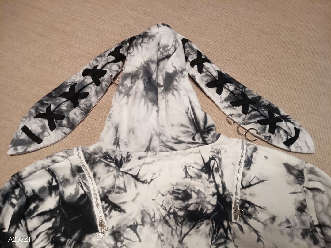 「REFLEM」レフレム レースアップうさ耳ジップパーカー (ホワイト•グレー)