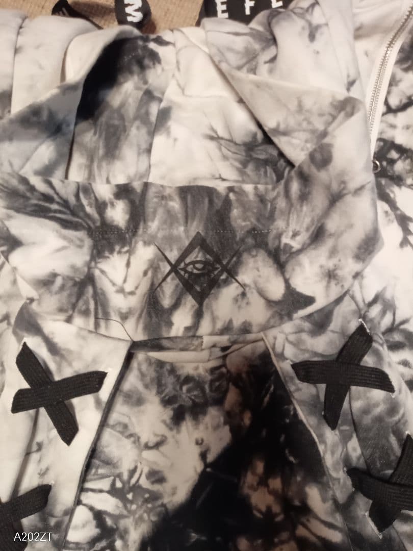 「REFLEM」レフレム レースアップうさ耳ジップパーカー (ホワイト•グレー)