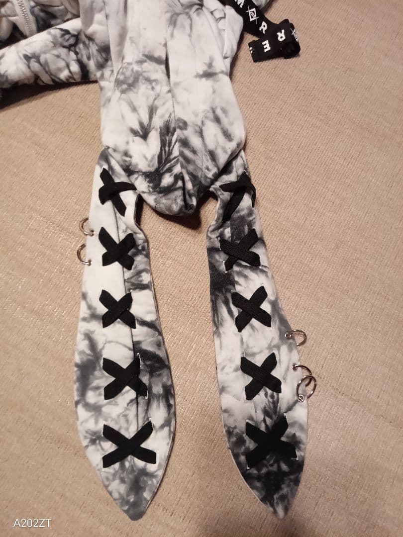 「REFLEM」レフレム レースアップうさ耳ジップパーカー (ホワイト•グレー)