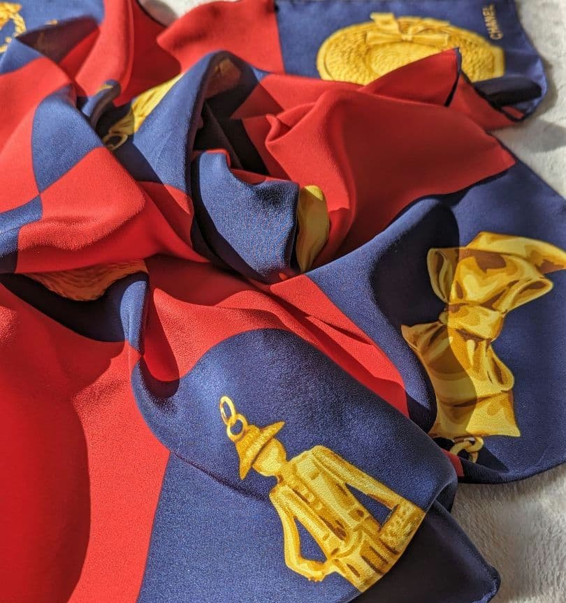 シャネル　チャームモチーフ　赤×紺×ゴールド