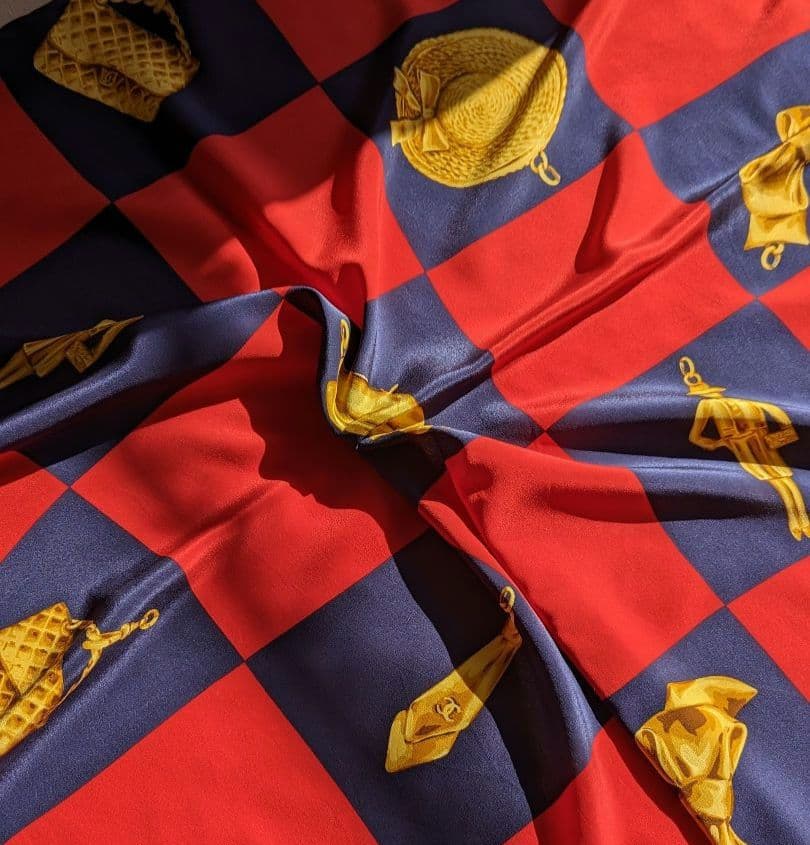 シャネル　チャームモチーフ　赤×紺×ゴールド