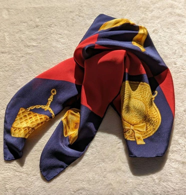 シャネル　チャームモチーフ　赤×紺×ゴールド