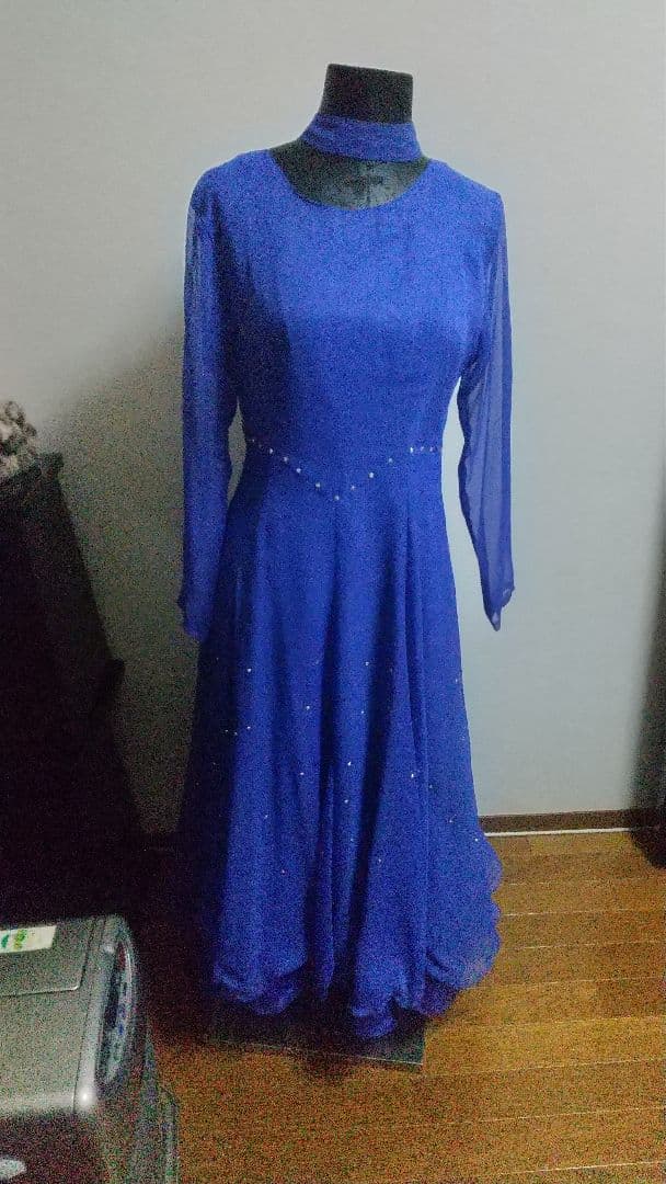 社交ダンスドレスです、デモで一度着ただけです、さいずはM 〜Lです,