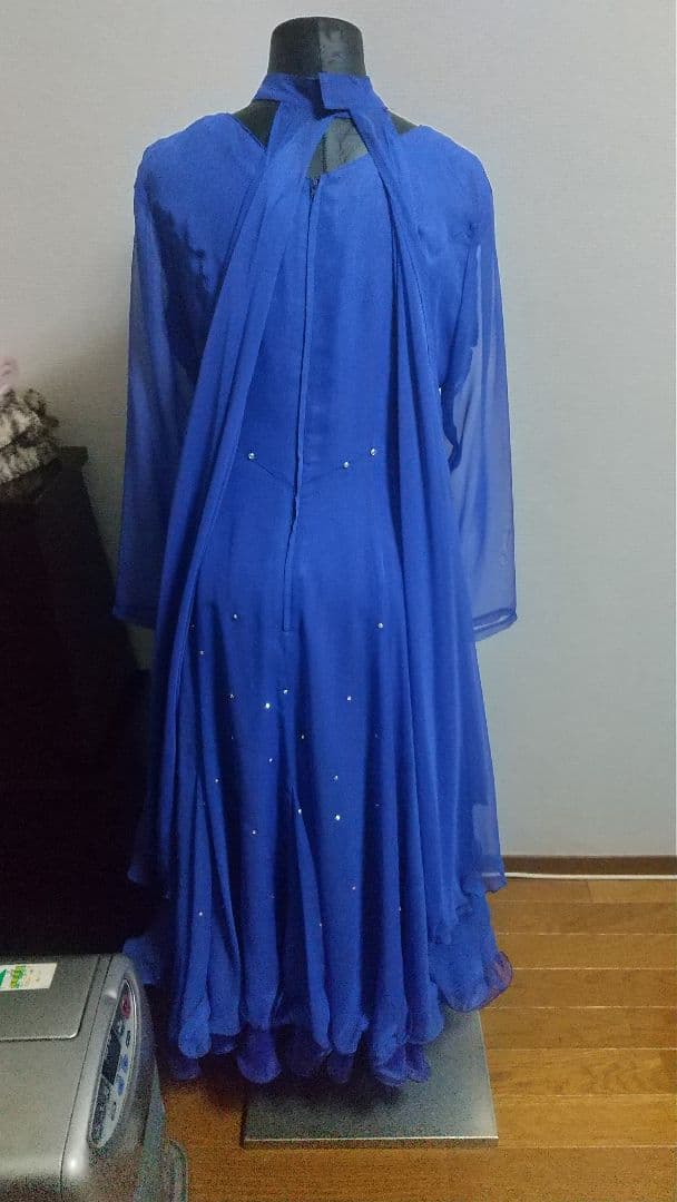 社交ダンスドレスです、デモで一度着ただけです、さいずはM 〜Lです,