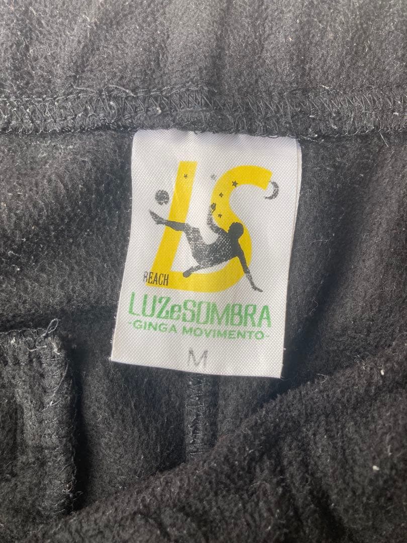 LUZ e SOMBRAのパーカーとパンツ