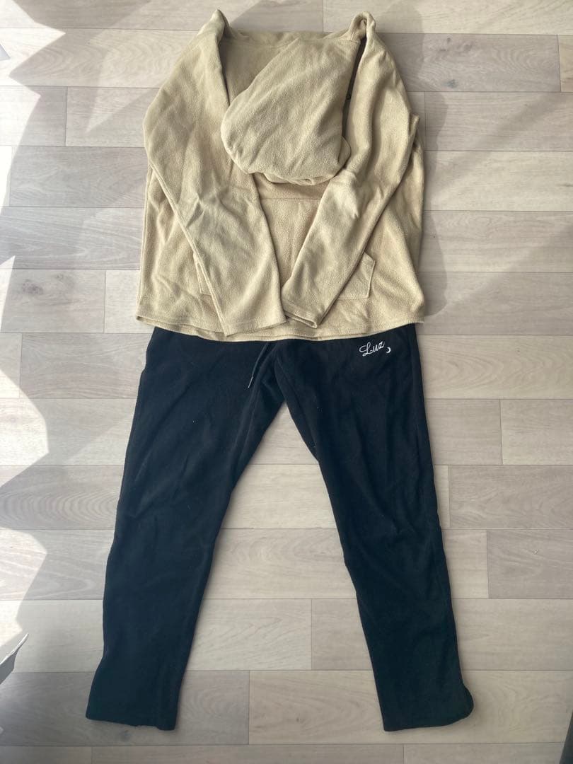 LUZ e SOMBRAのパーカーとパンツ