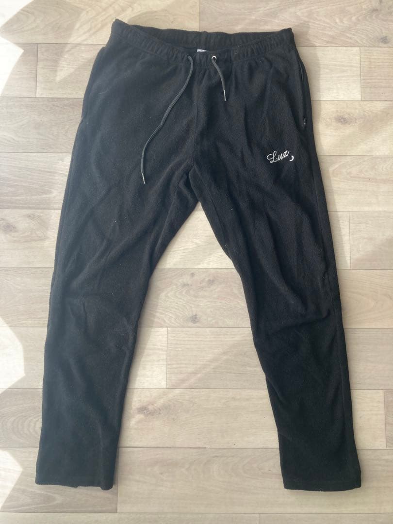 LUZ e SOMBRAのパーカーとパンツ