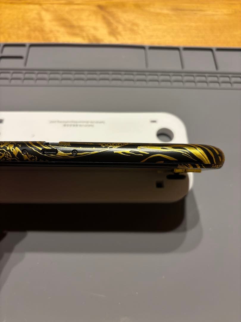 Nintendo Switch Lite本体　カスタム品　外装：金の波柄仕様