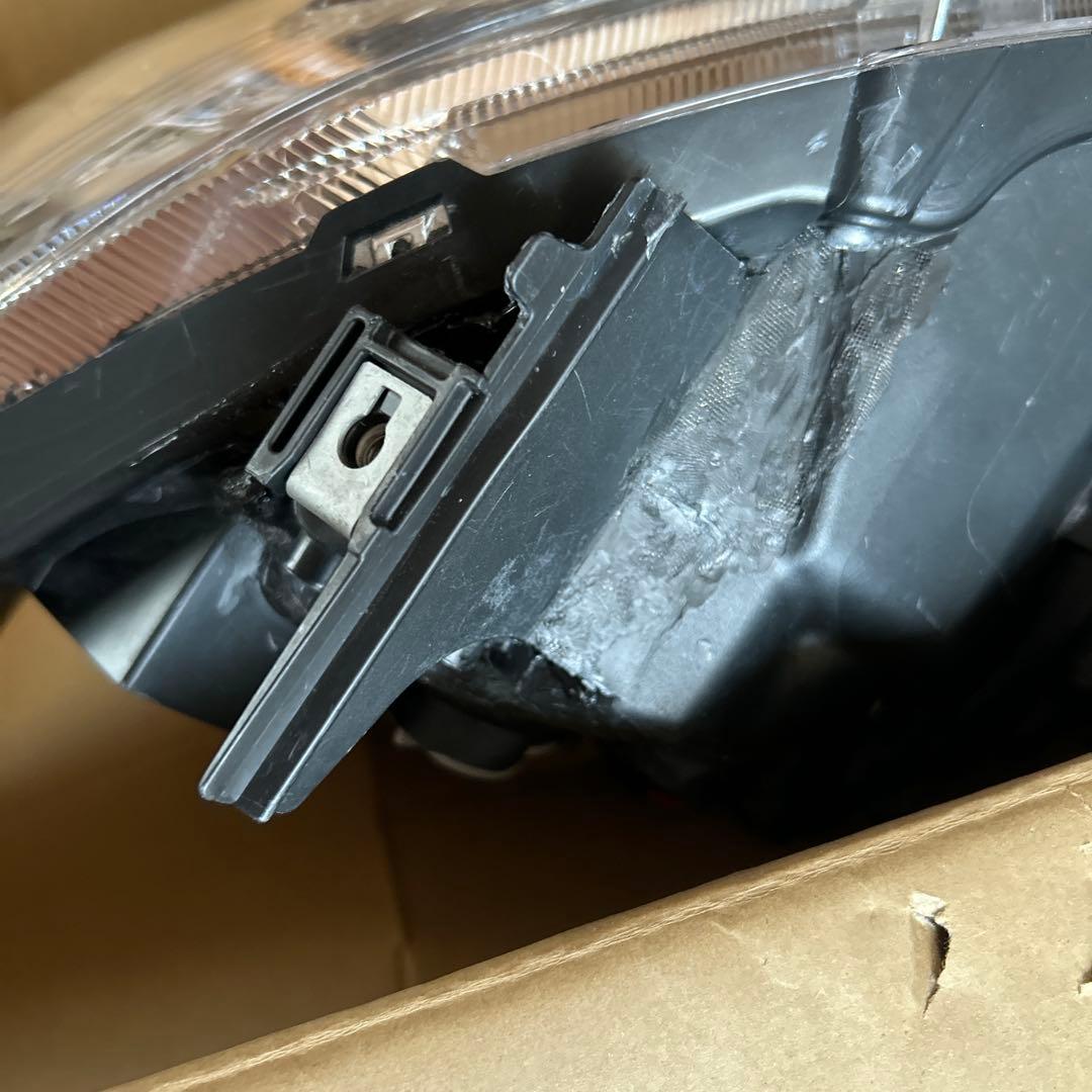 トヨタエスクァイア後期 G I右ヘッドライト　LEDヘッドライト